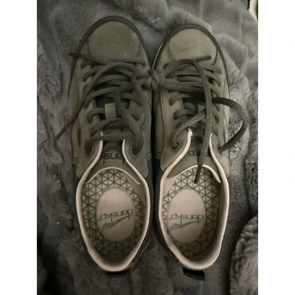 Dansko Paisley Waterproof Sneakers Sage Green Nubuck Vibram Sole Womens 37